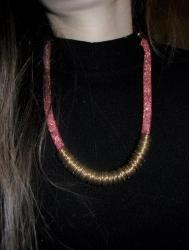 Růžový třpytivý magnetický náhrdelník s pozlaceným