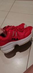 červené FILA boty (tenisky)